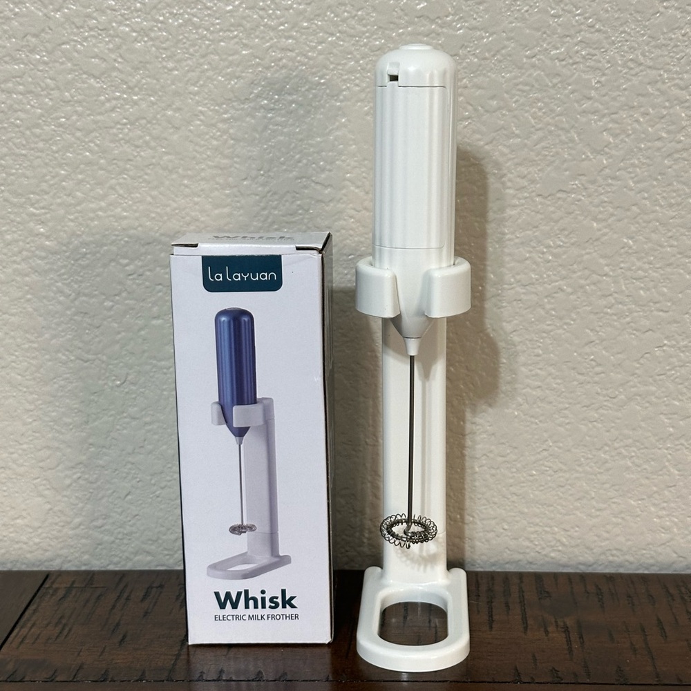 Lalayuan Powerful Electric Milk Frother, Color White - Picture 9 of 9